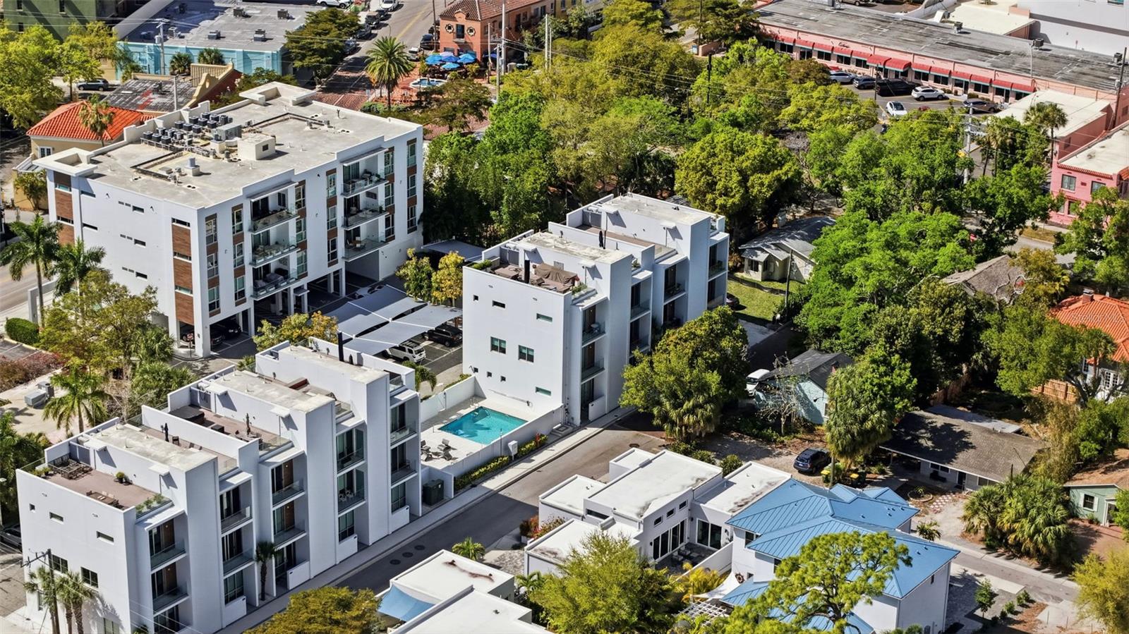 TOWNHOMES/ORANGE CLUB - Residential