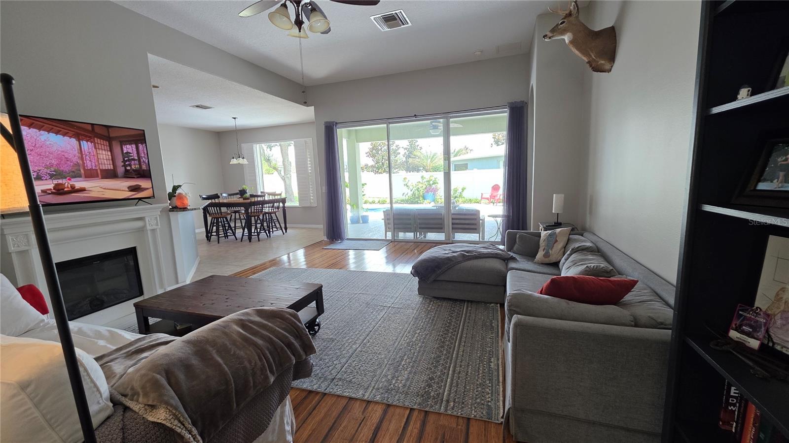 APIARY POINTE SUB - Residential