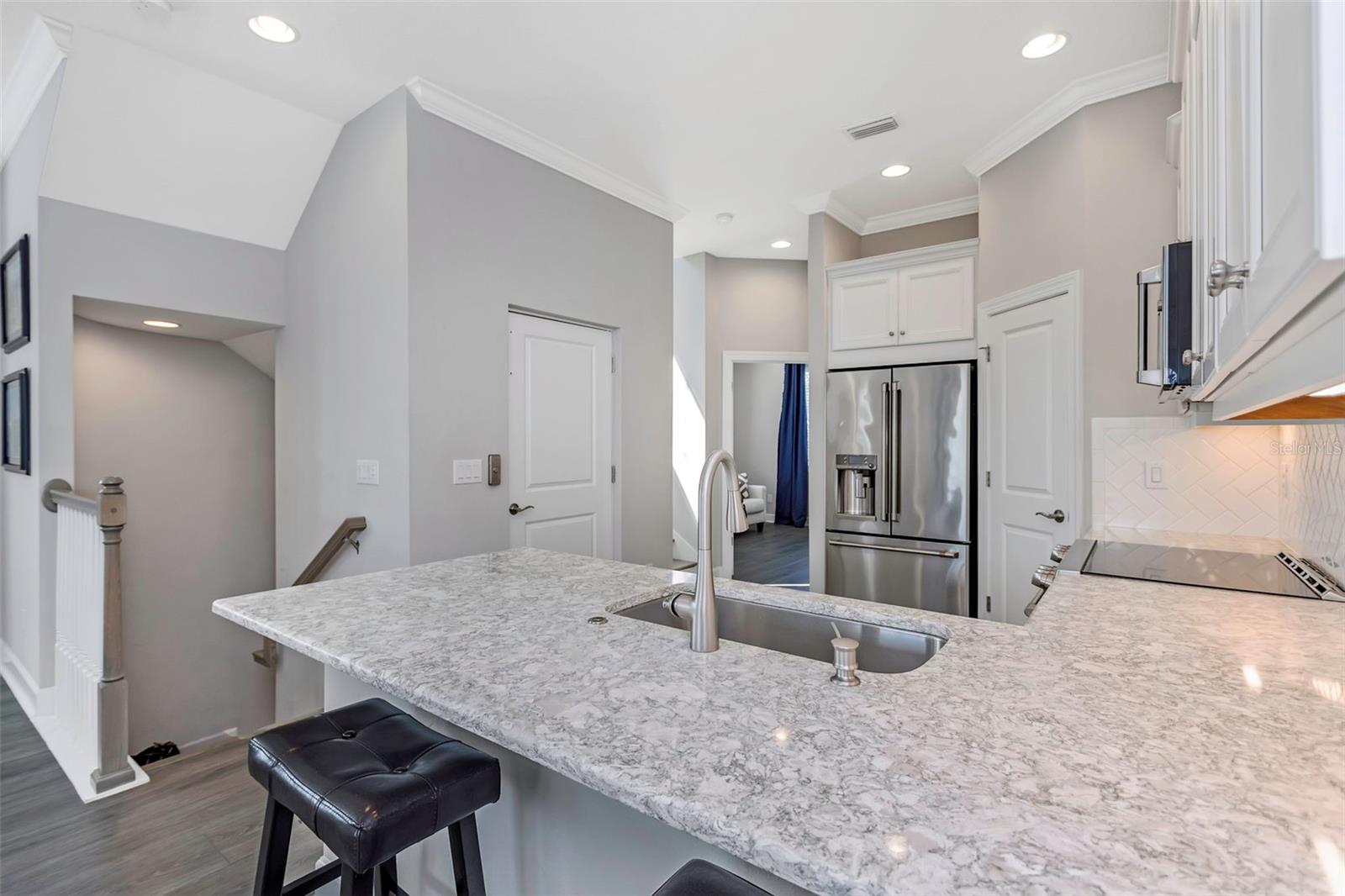 COVE/ROCKY POINT - Residential Lease