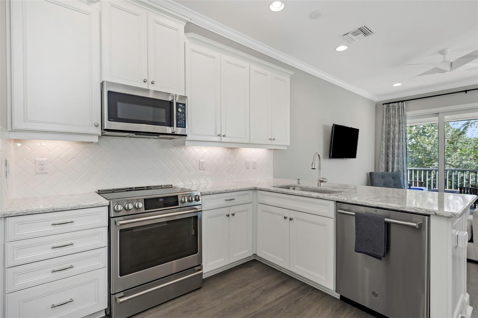 COVE/ROCKY POINT - Residential Lease