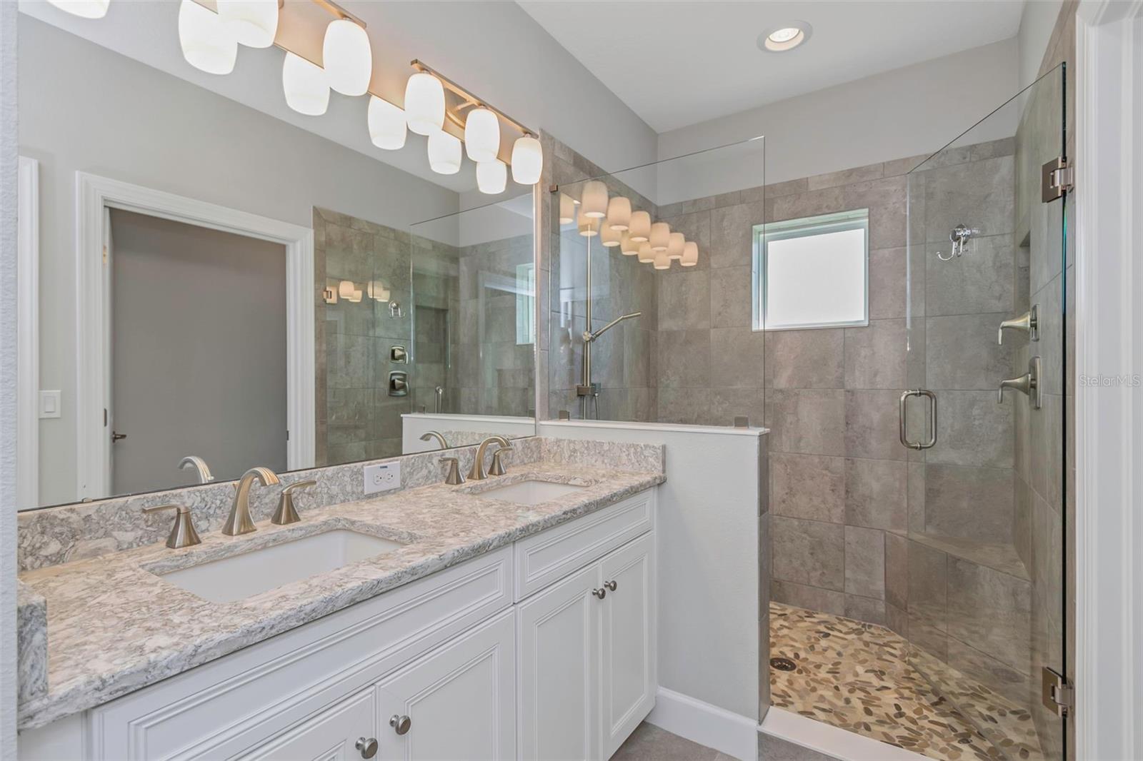 COVE/ROCKY POINT - Residential Lease