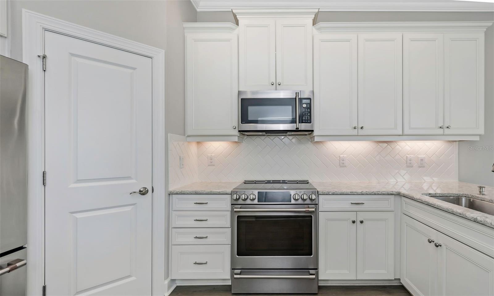 COVE/ROCKY POINT - Residential Lease
