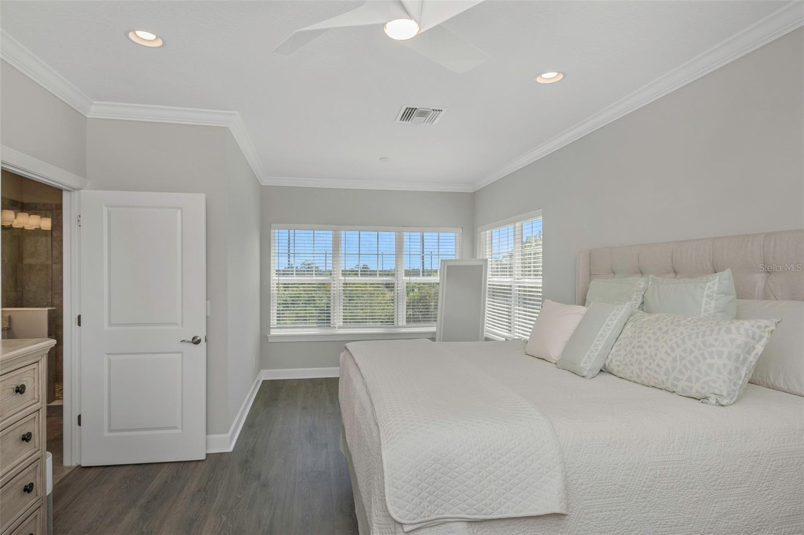 COVE/ROCKY POINT - Residential Lease