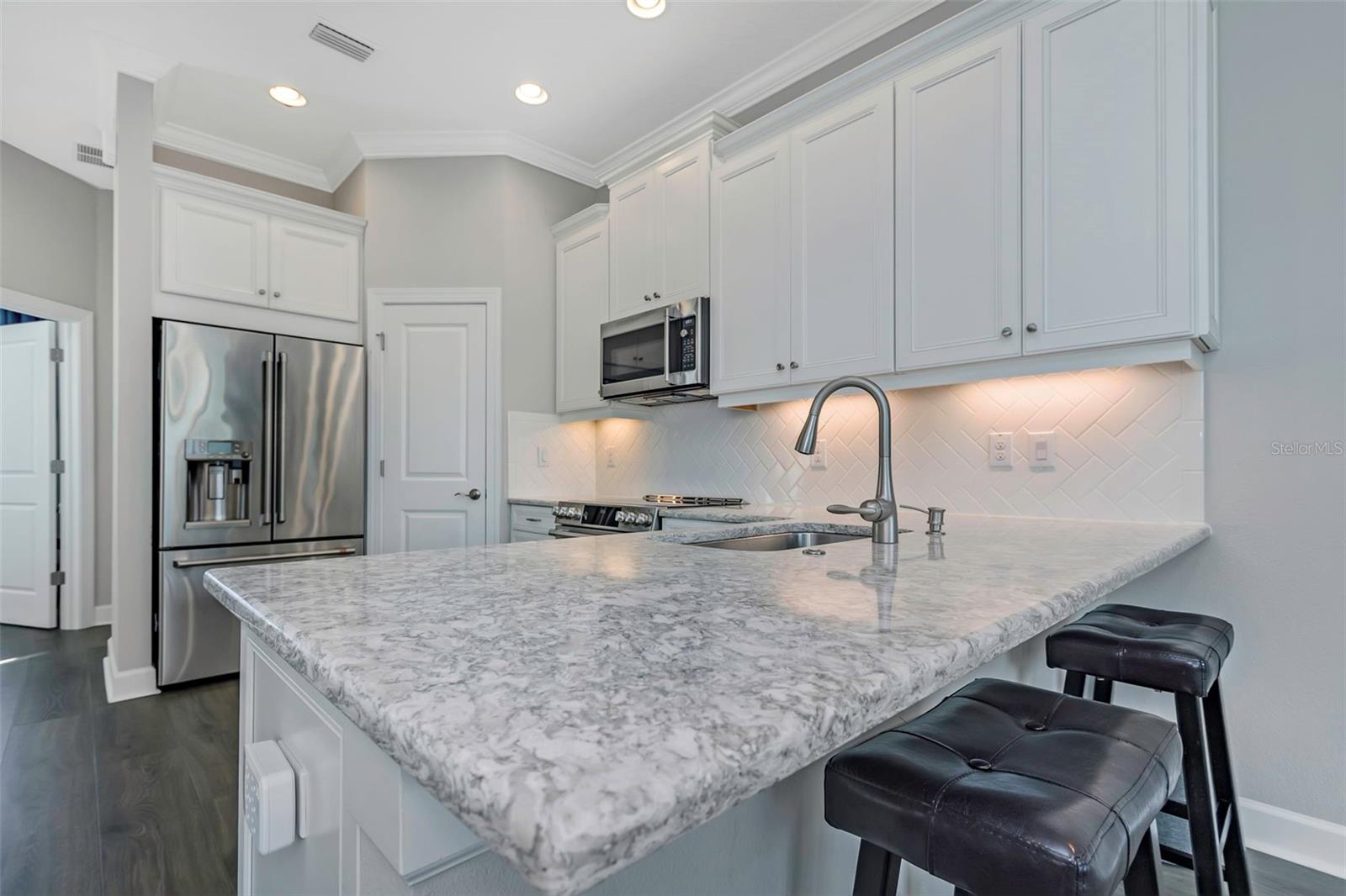 COVE/ROCKY POINT - Residential Lease