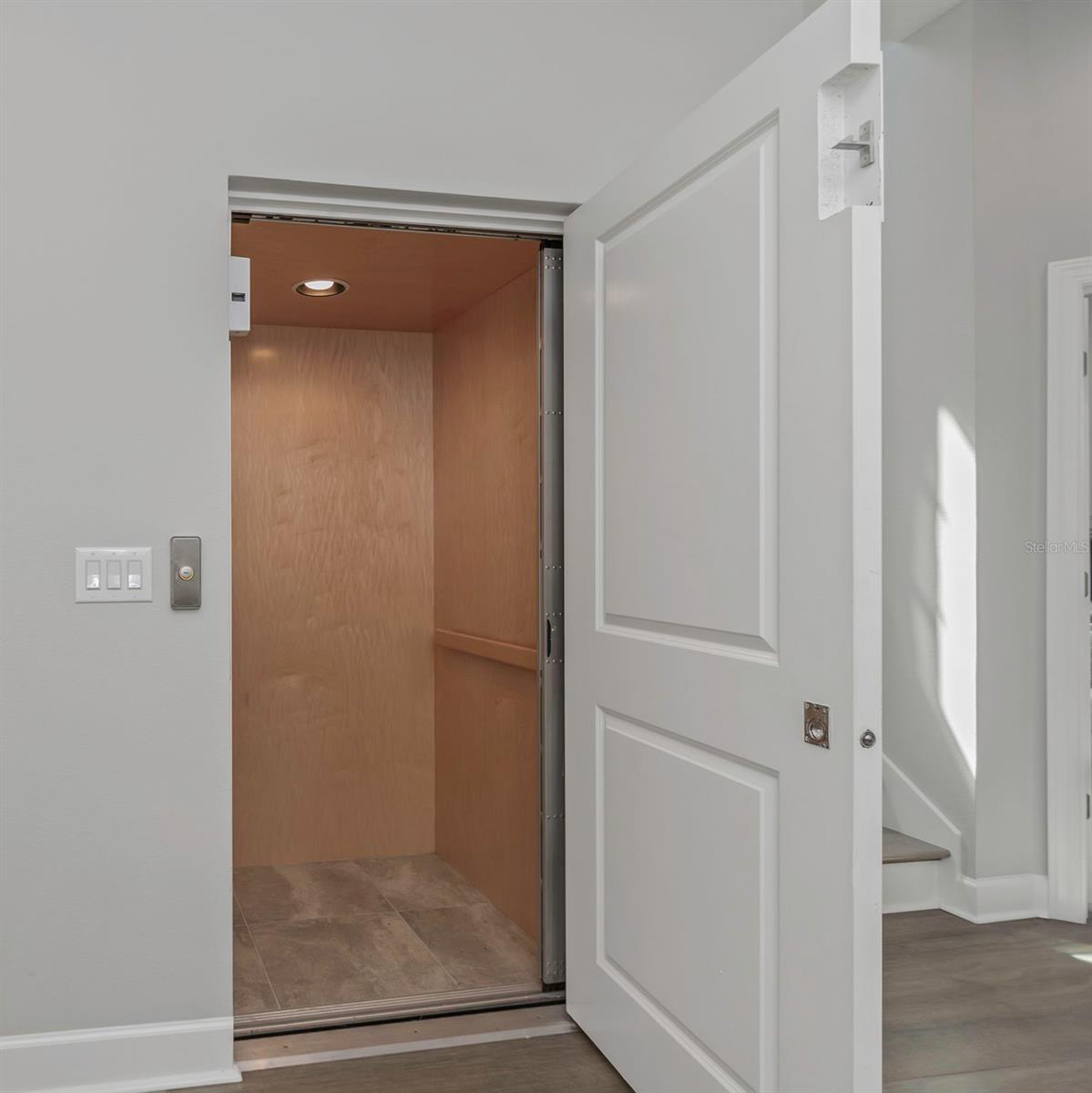 COVE/ROCKY POINT - Residential Lease