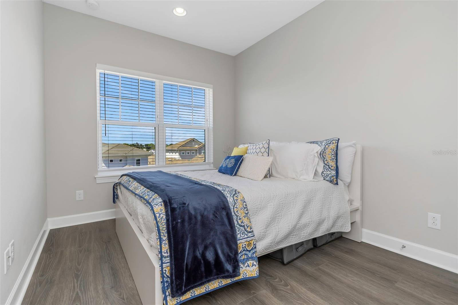 COVE/ROCKY POINT - Residential Lease
