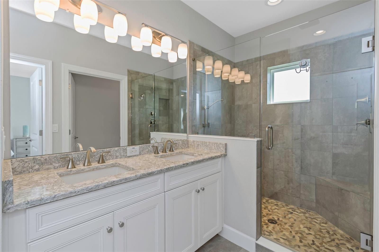 COVE/ROCKY POINT - Residential Lease