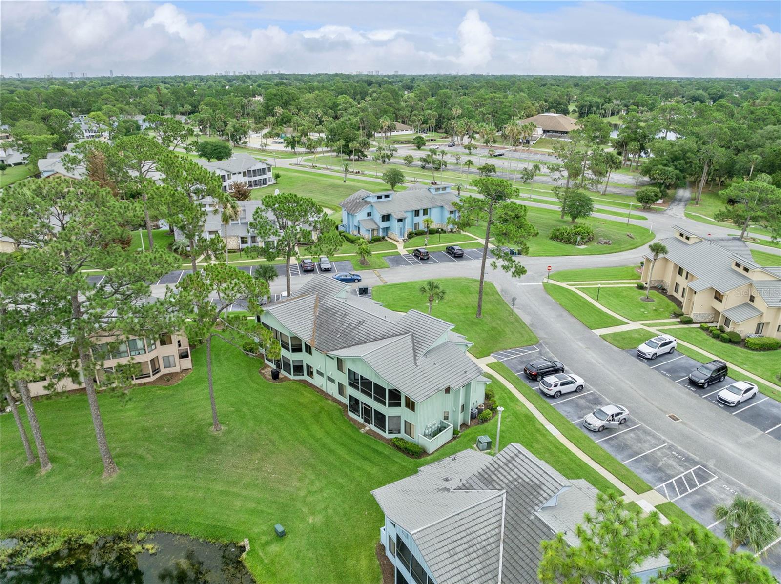 SANDPIPER LAKE AT PELICAN BAY CONDO PH 02-05 - Residential