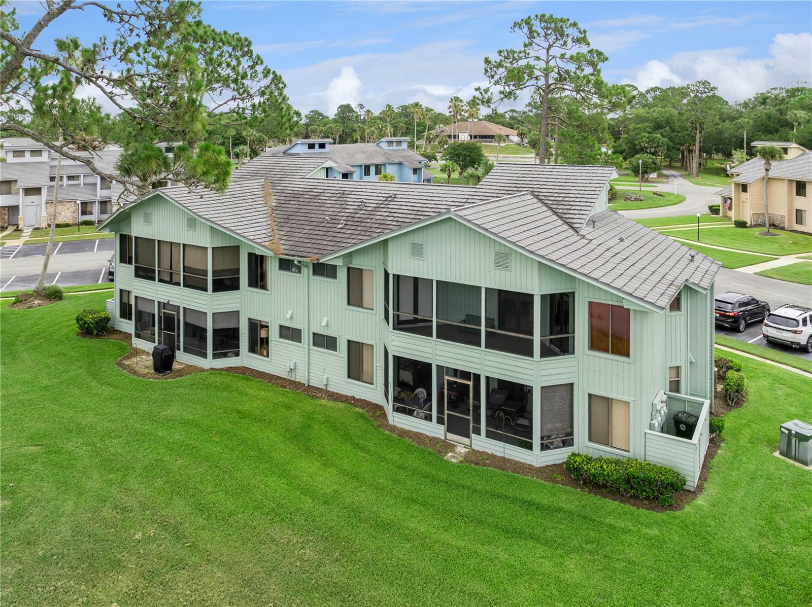 SANDPIPER LAKE AT PELICAN BAY CONDO PH 02-05 - Residential