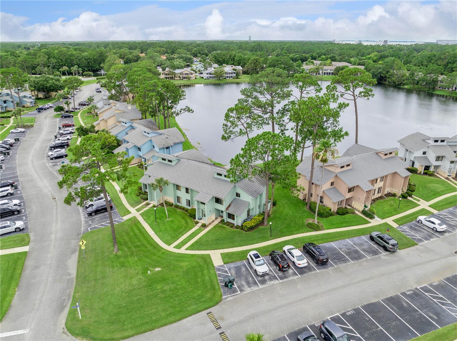 SANDPIPER LAKE AT PELICAN BAY CONDO PH 02-05 - Residential
