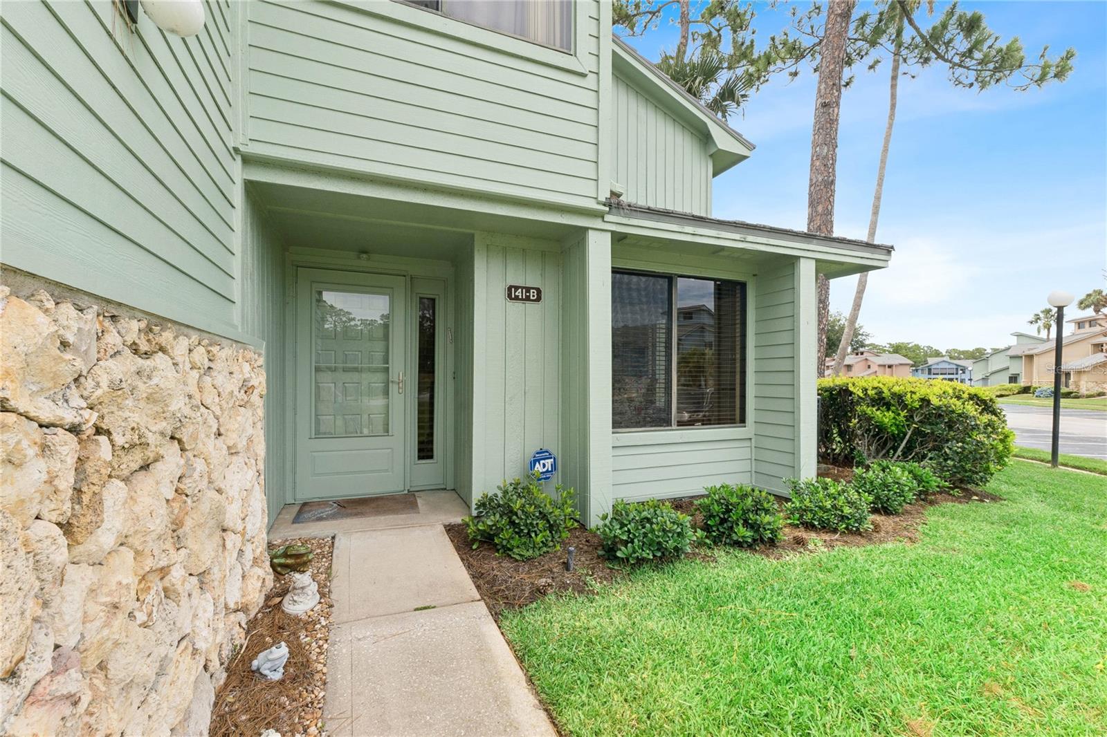 SANDPIPER LAKE AT PELICAN BAY CONDO PH 02-05 - Residential