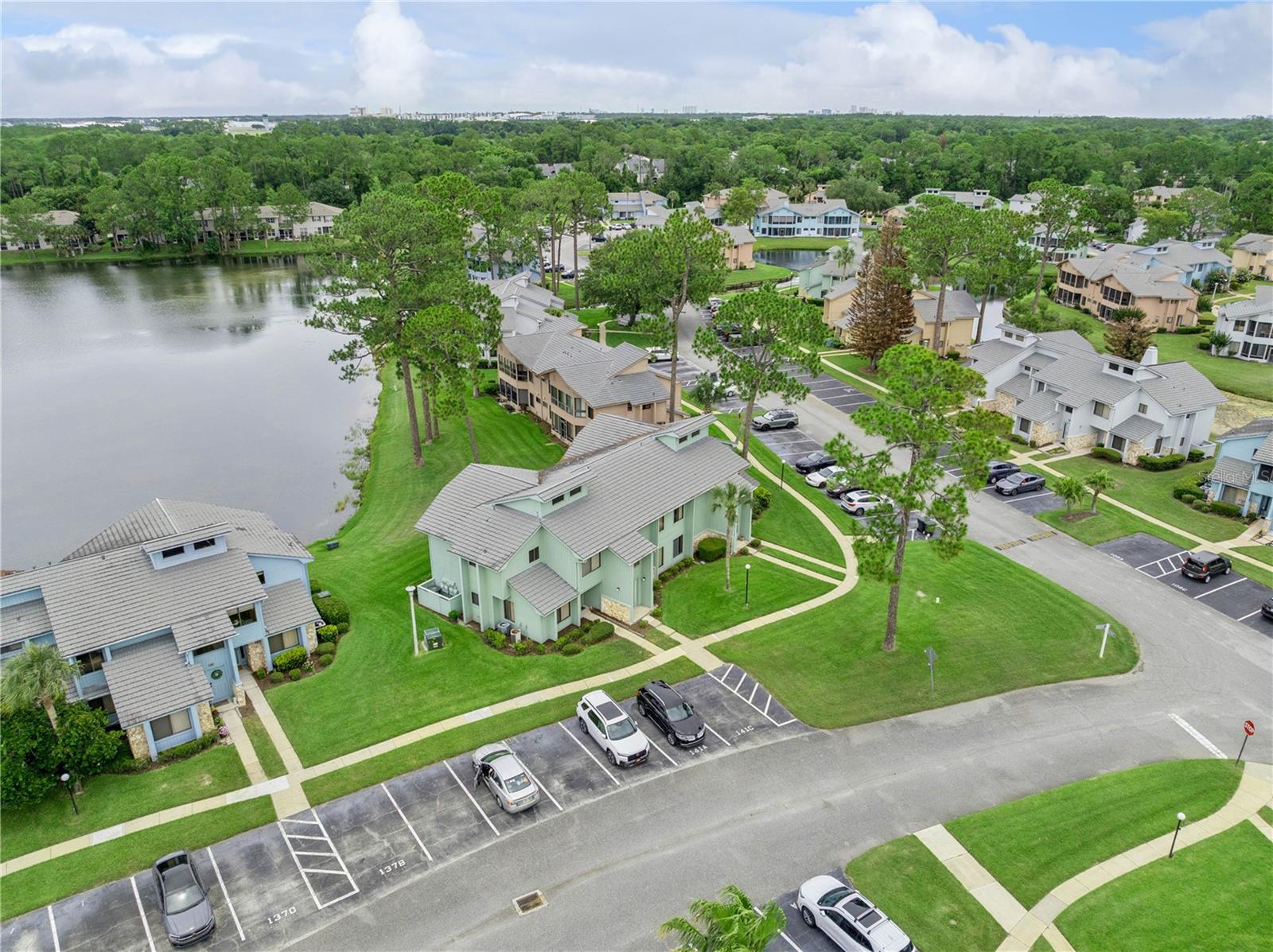 SANDPIPER LAKE AT PELICAN BAY CONDO PH 02-05 - Residential