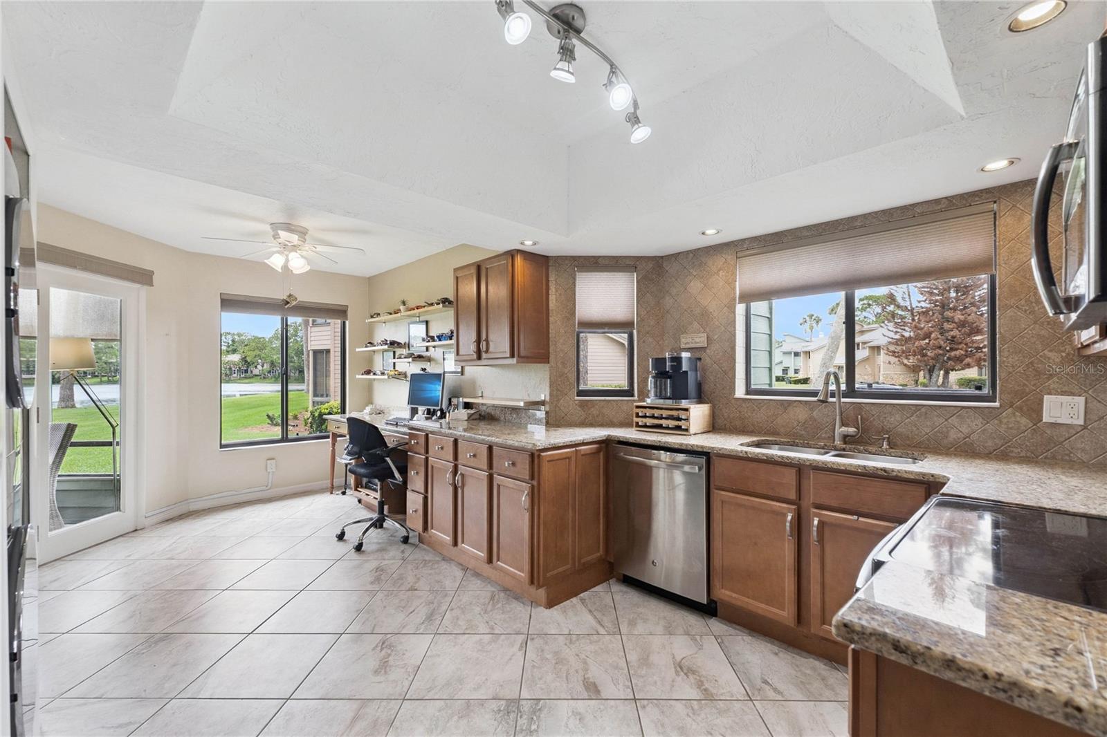 SANDPIPER LAKE AT PELICAN BAY CONDO PH 02-05 - Residential