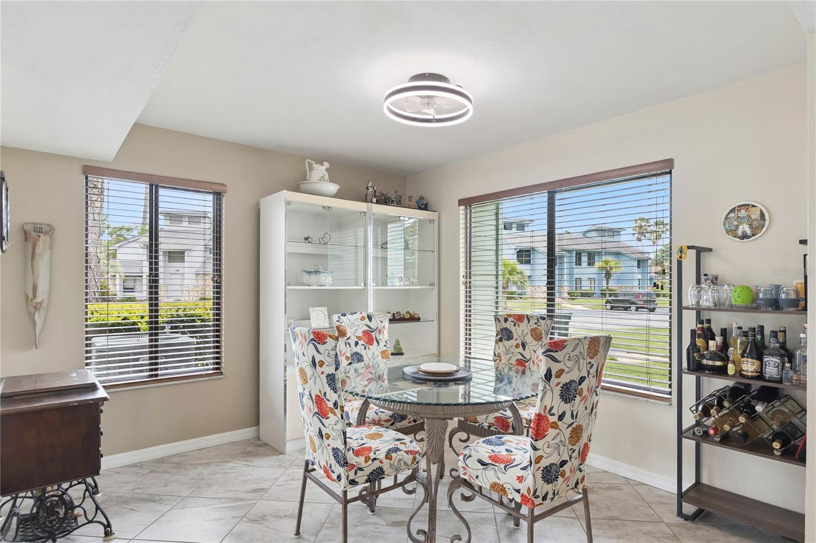 SANDPIPER LAKE AT PELICAN BAY CONDO PH 02-05 - Residential