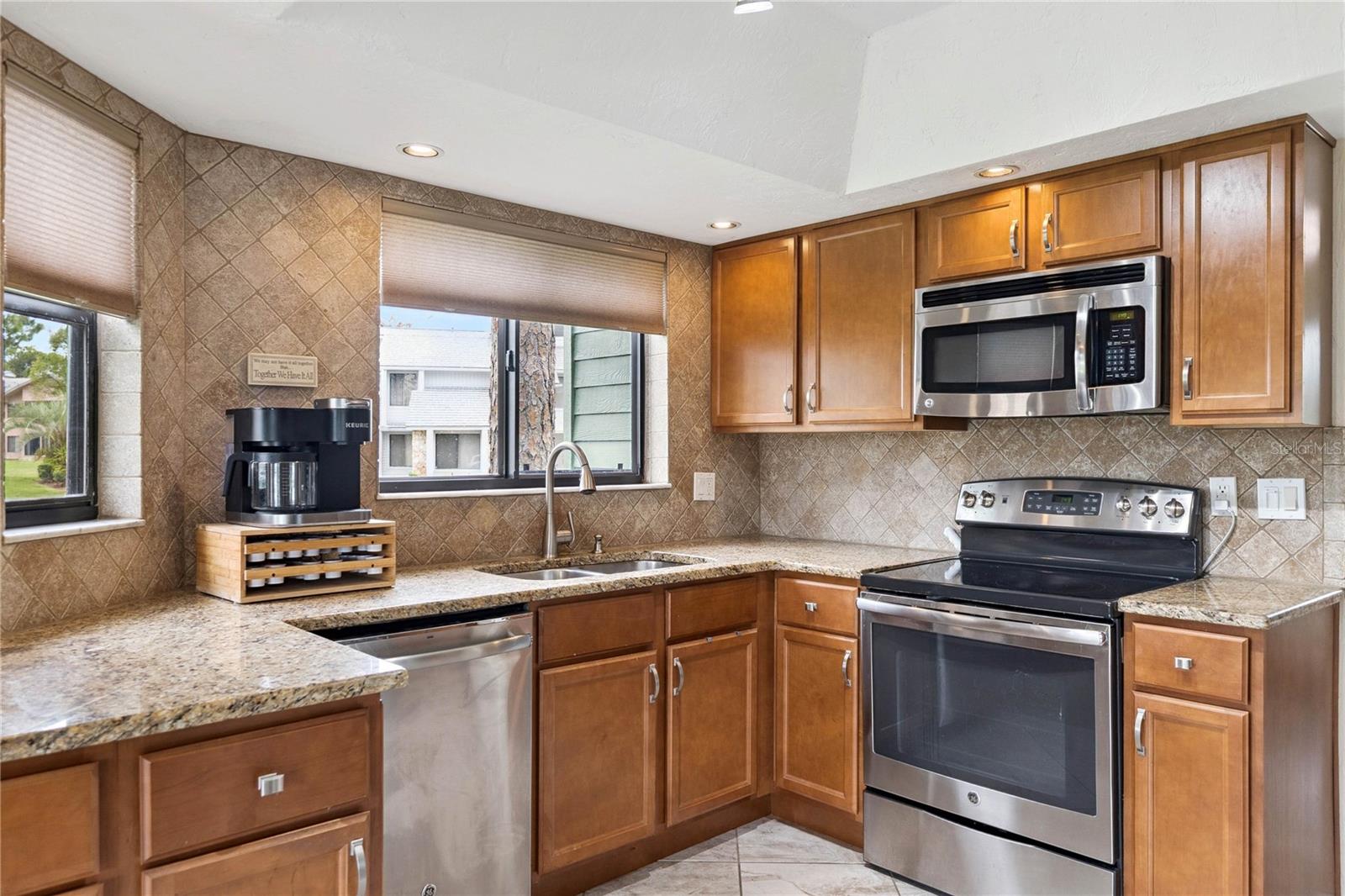 SANDPIPER LAKE AT PELICAN BAY CONDO PH 02-05 - Residential
