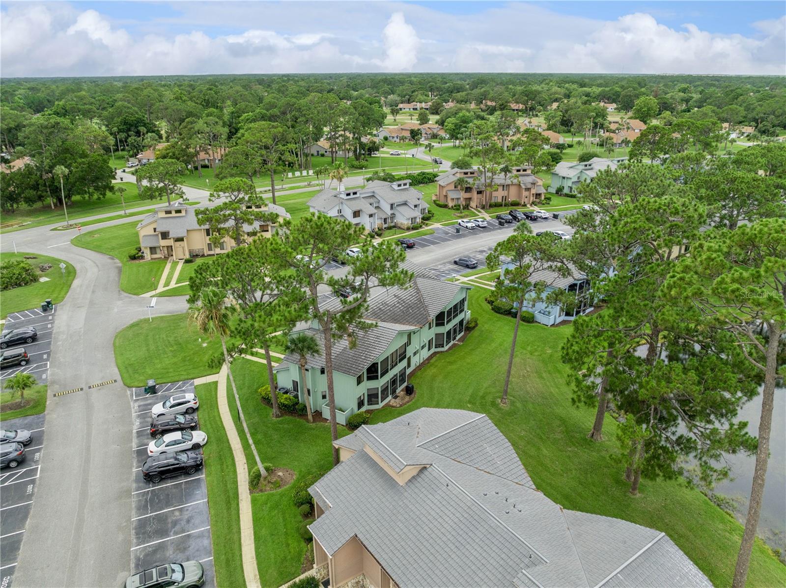 SANDPIPER LAKE AT PELICAN BAY CONDO PH 02-05 - Residential