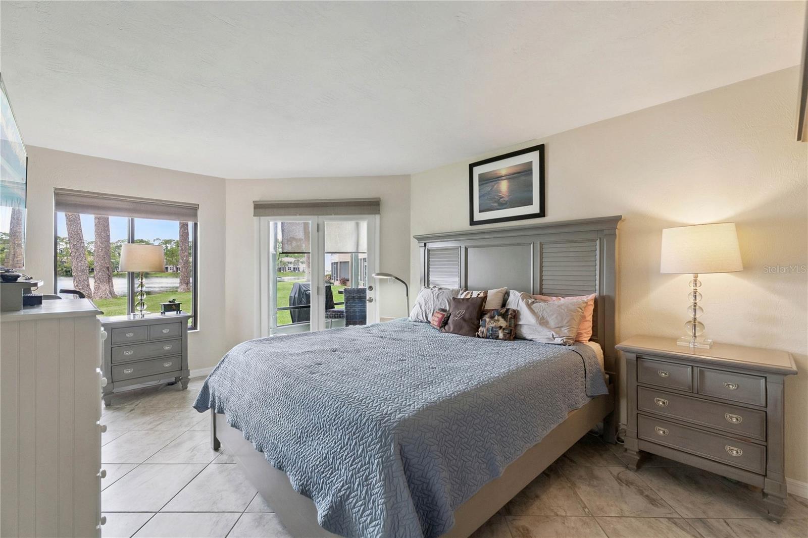 SANDPIPER LAKE AT PELICAN BAY CONDO PH 02-05 - Residential