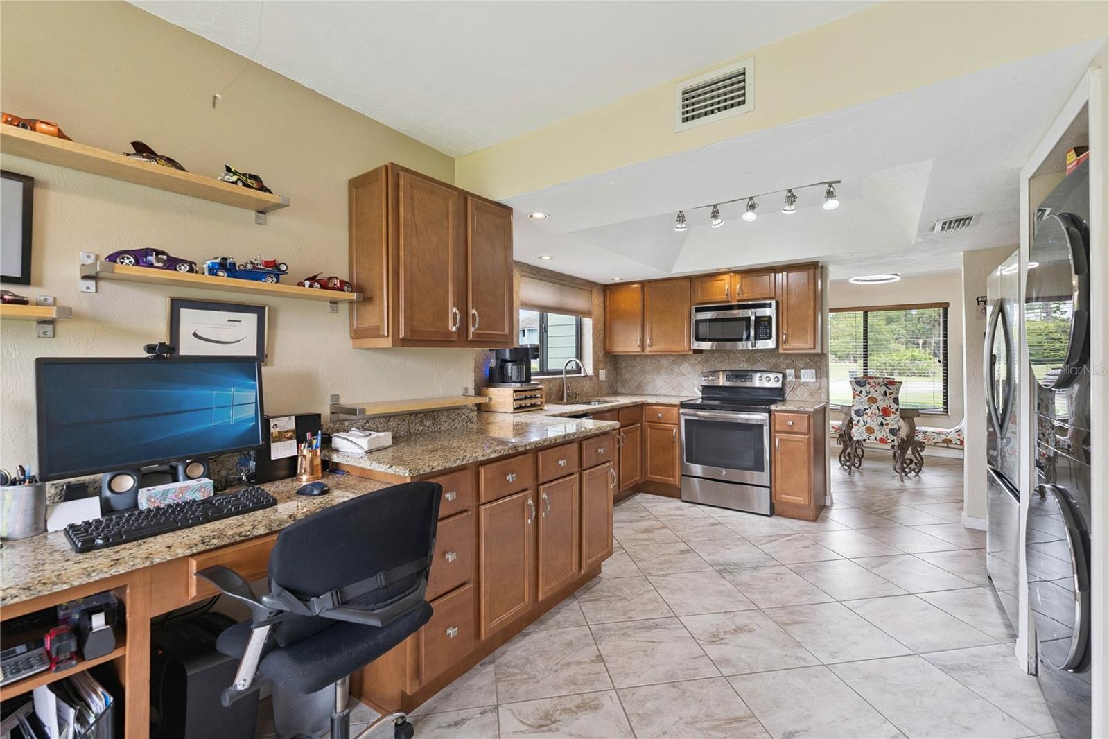 SANDPIPER LAKE AT PELICAN BAY CONDO PH 02-05 - Residential