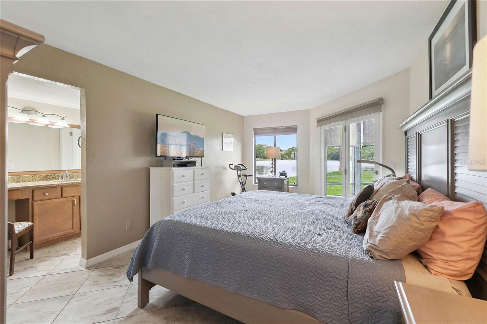 SANDPIPER LAKE AT PELICAN BAY CONDO PH 02-05 - Residential