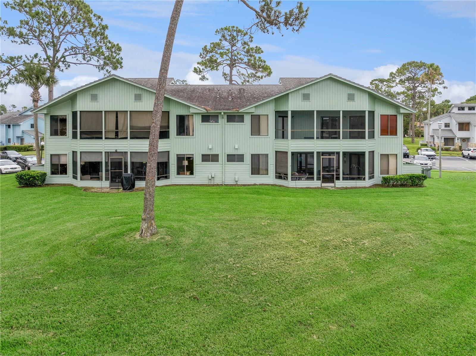 SANDPIPER LAKE AT PELICAN BAY CONDO PH 02-05 - Residential