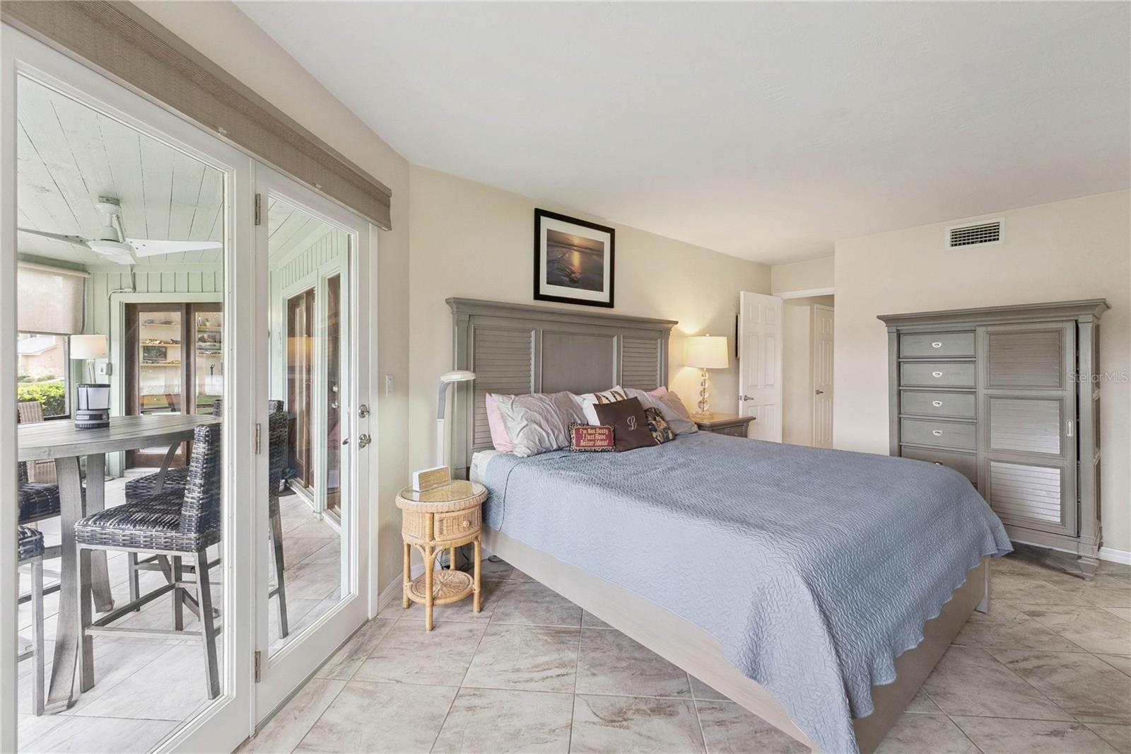 SANDPIPER LAKE AT PELICAN BAY CONDO PH 02-05 - Residential