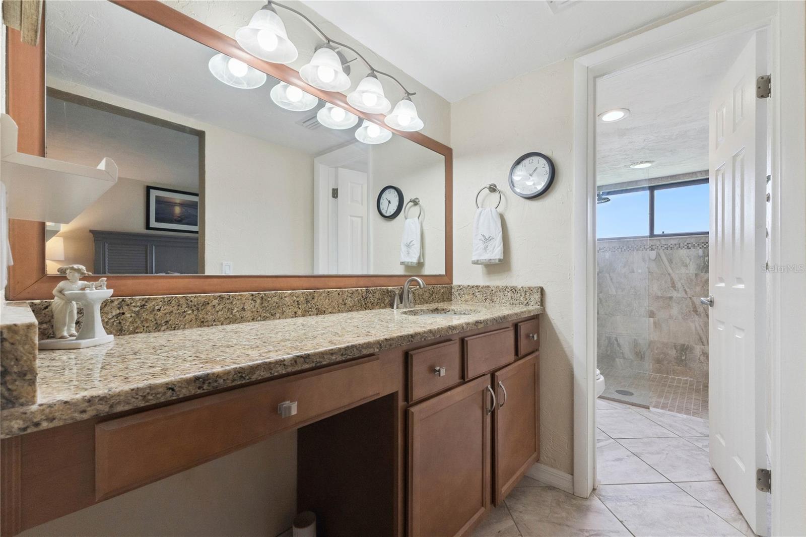 SANDPIPER LAKE AT PELICAN BAY CONDO PH 02-05 - Residential