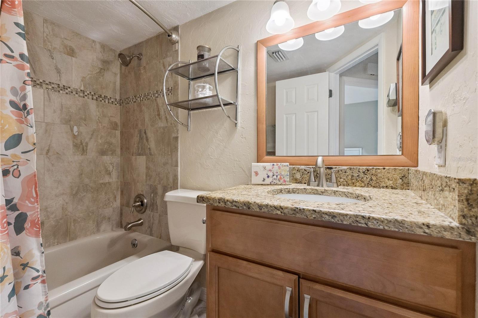 SANDPIPER LAKE AT PELICAN BAY CONDO PH 02-05 - Residential