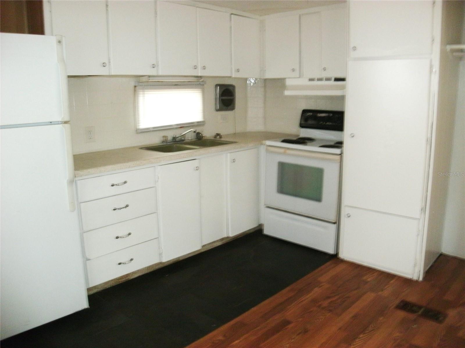COMMONWEALTH MOBILE ESTATES - Residential