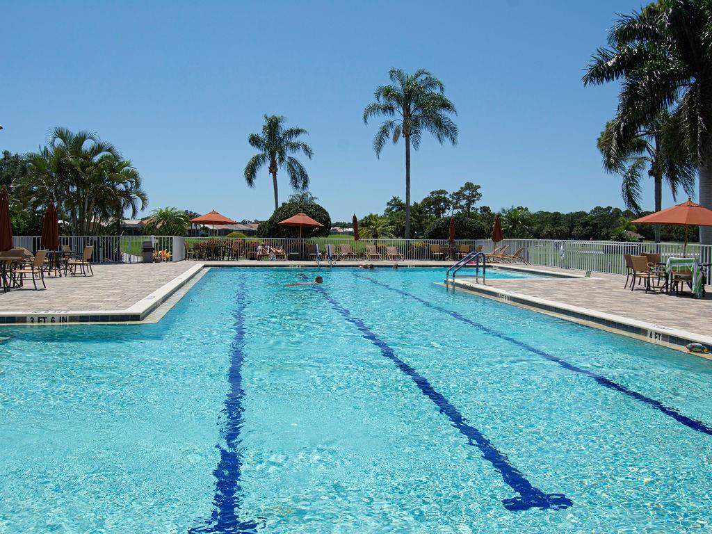 PELICAN POINTE GOLF & COUNTRY CLUB - Residential