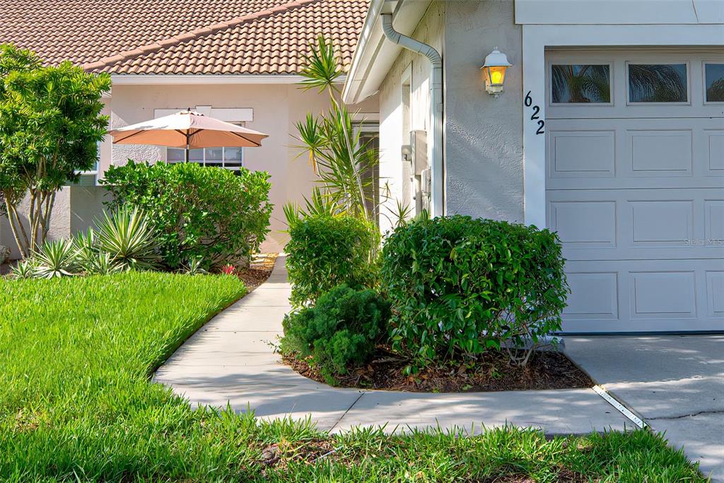 PELICAN POINTE GOLF & COUNTRY CLUB - Residential