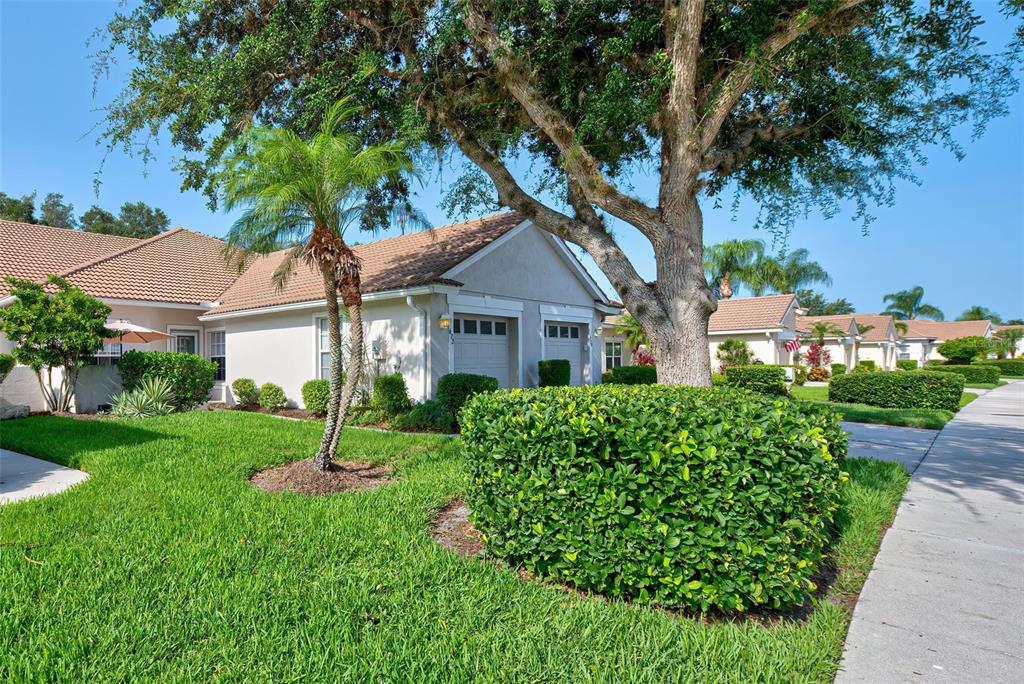 PELICAN POINTE GOLF & COUNTRY CLUB - Residential