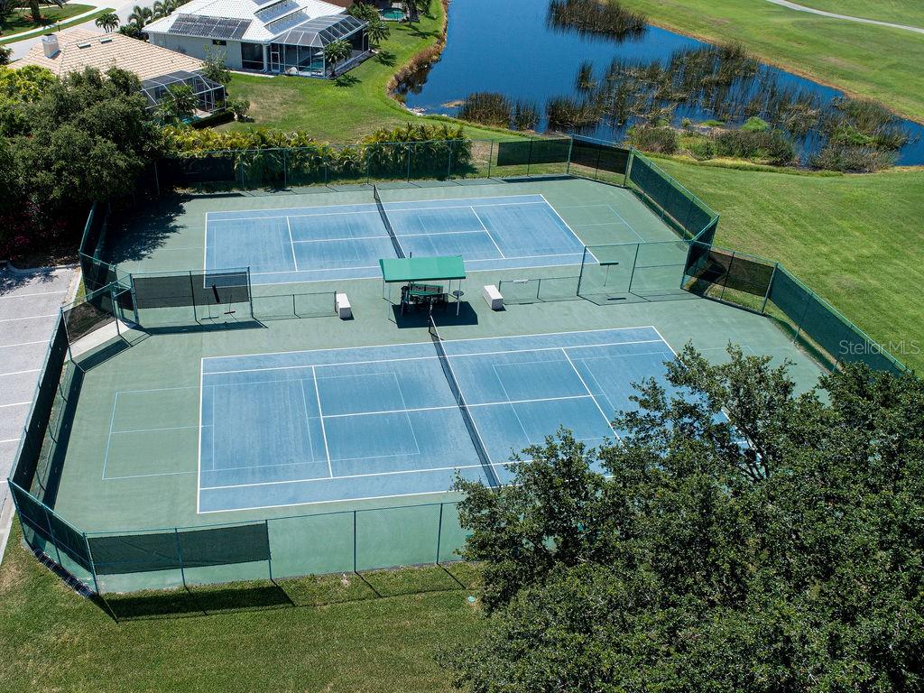 PELICAN POINTE GOLF & COUNTRY CLUB - Residential