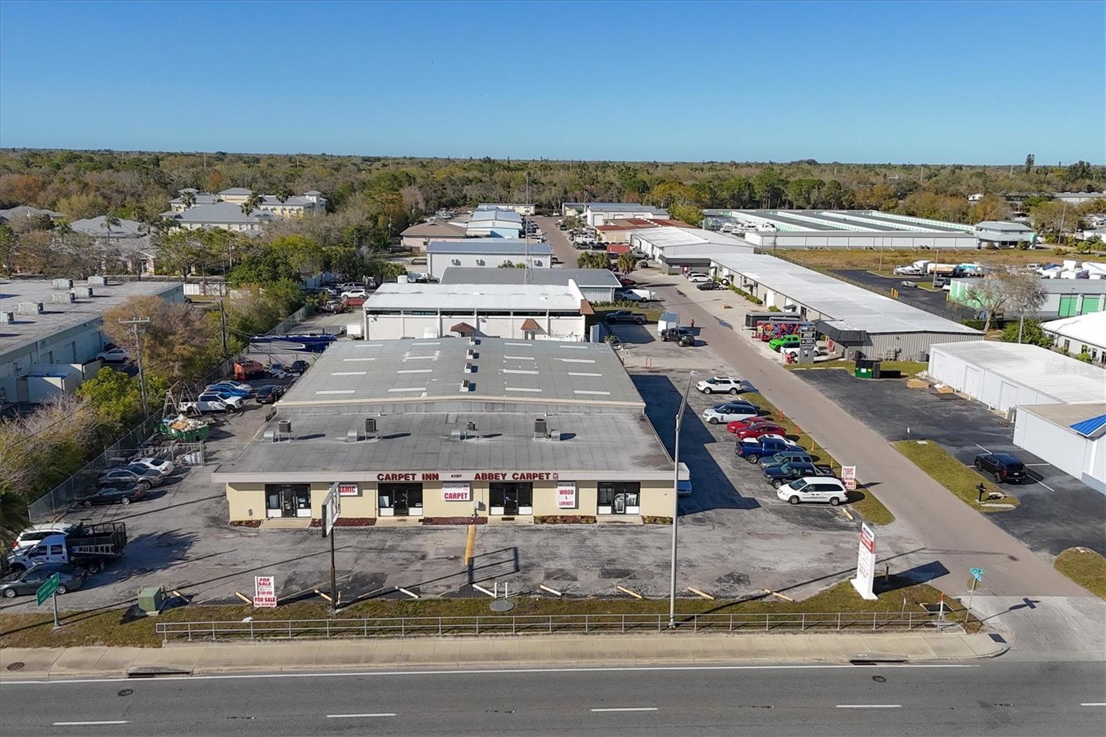 Stand alone building with Show Room and Warehouse Frontage on major state highway.