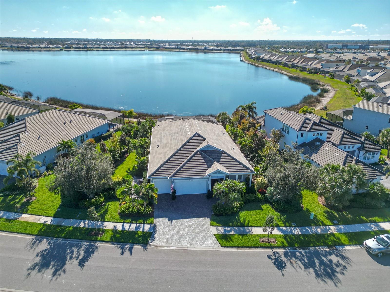LAKEHOUSE COVE/WATERSIDE PH 2 - Residential