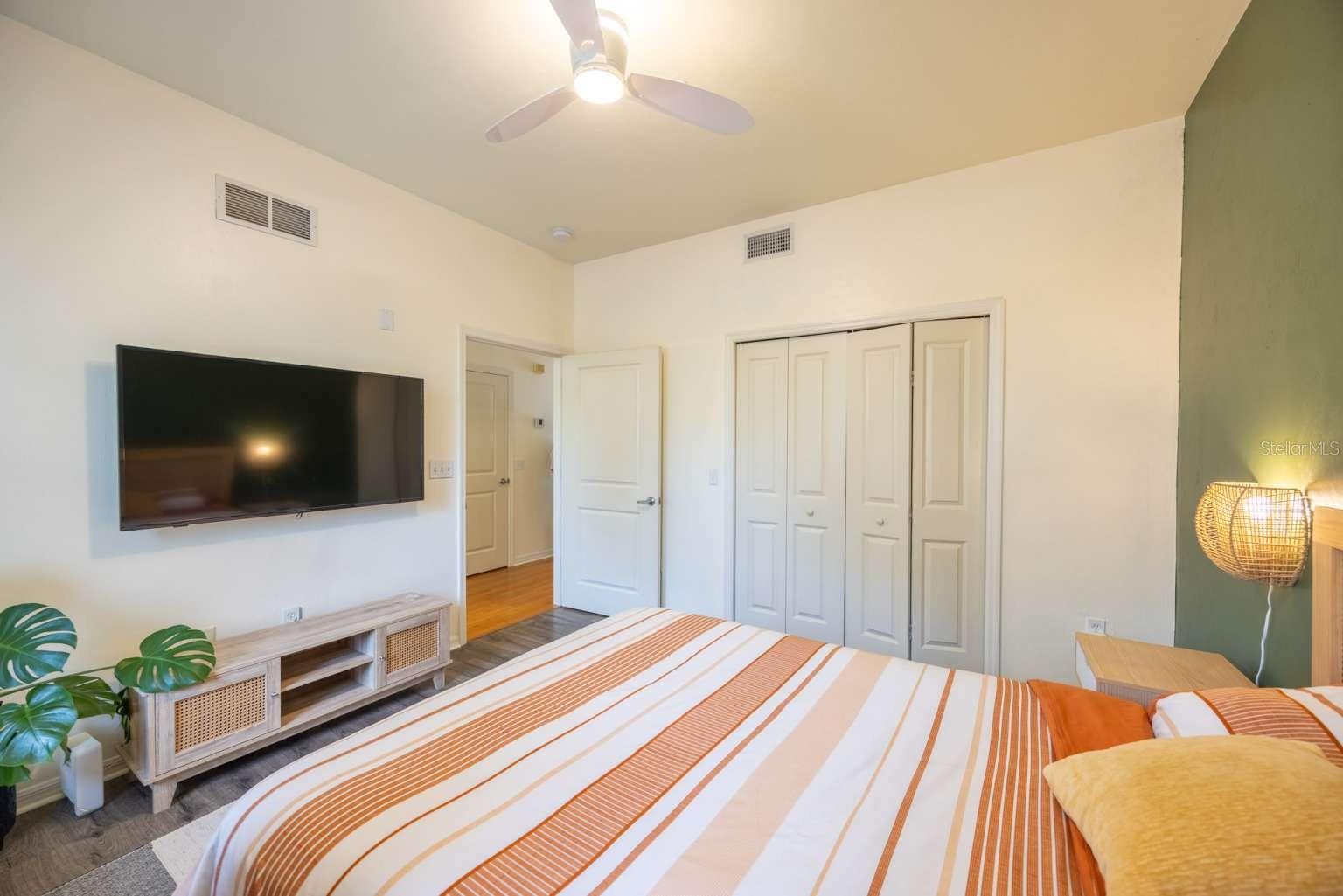 LOFTS AT WEST UNIVERSITY - Residential