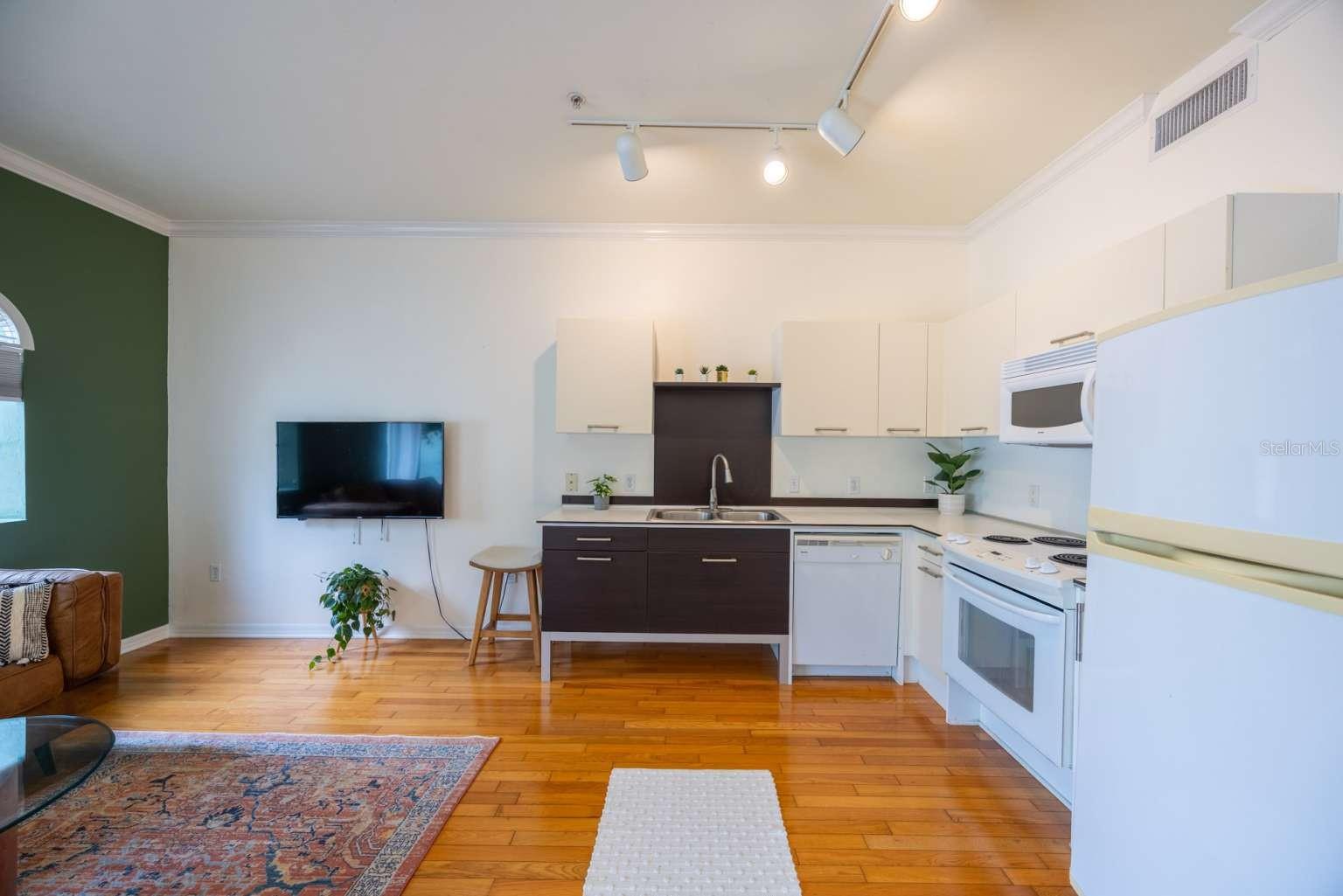 LOFTS AT WEST UNIVERSITY - Residential