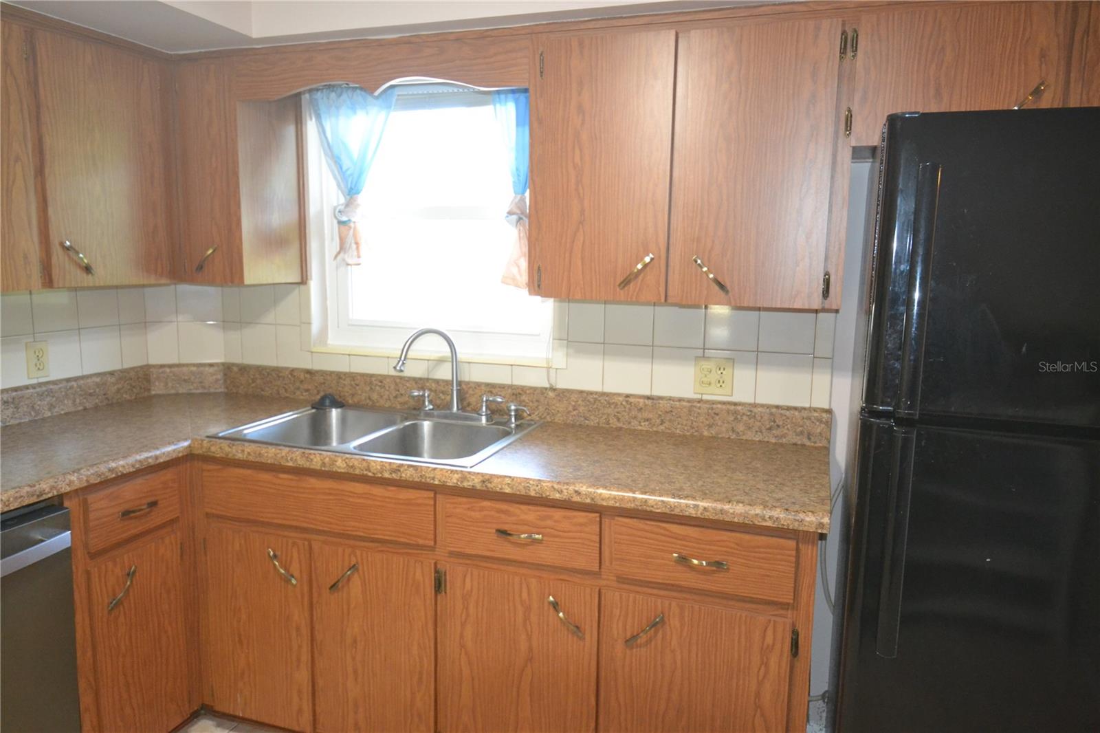 ON TOP OF THE WORLD - Residential Lease