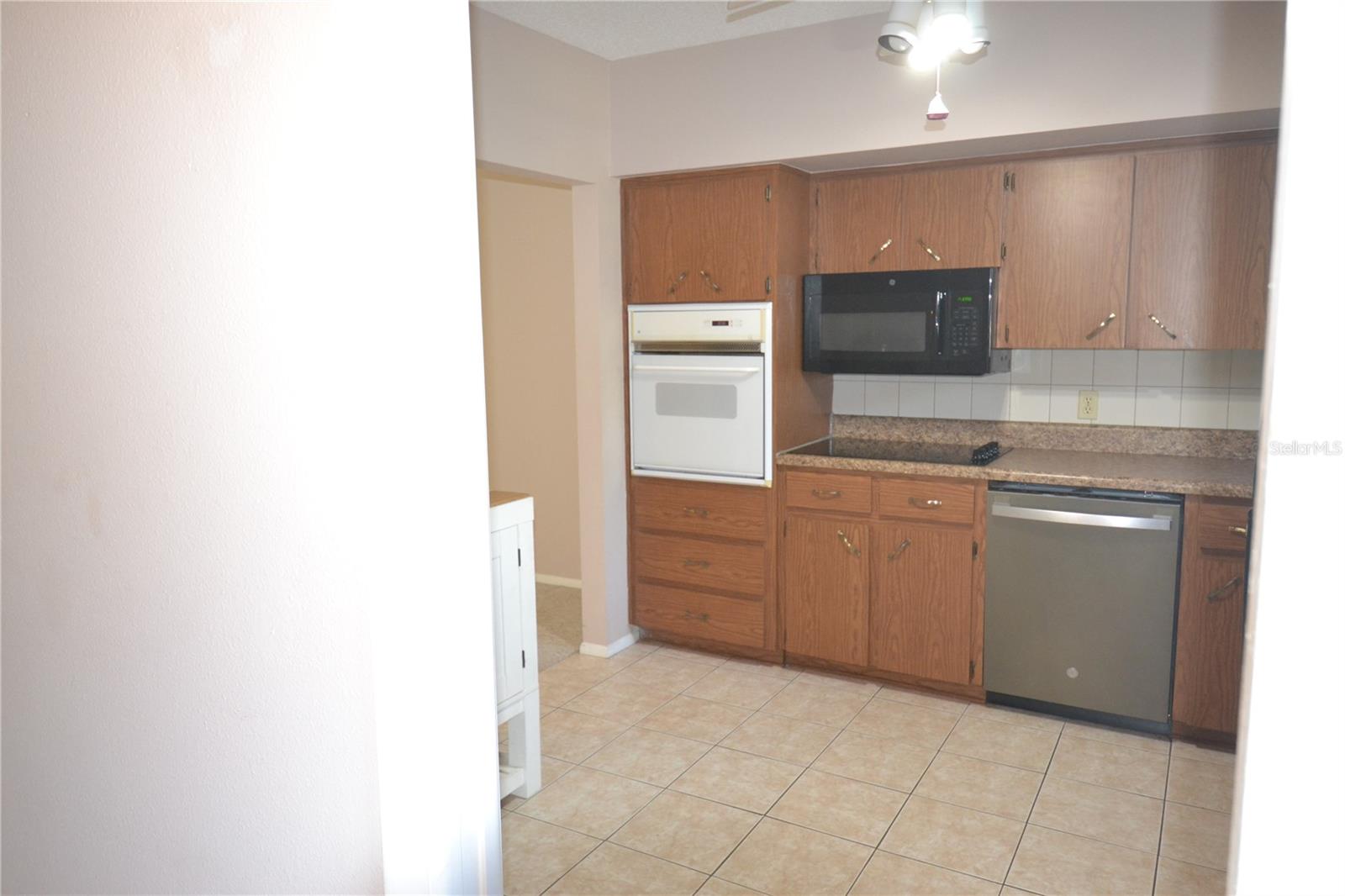 ON TOP OF THE WORLD - Residential Lease