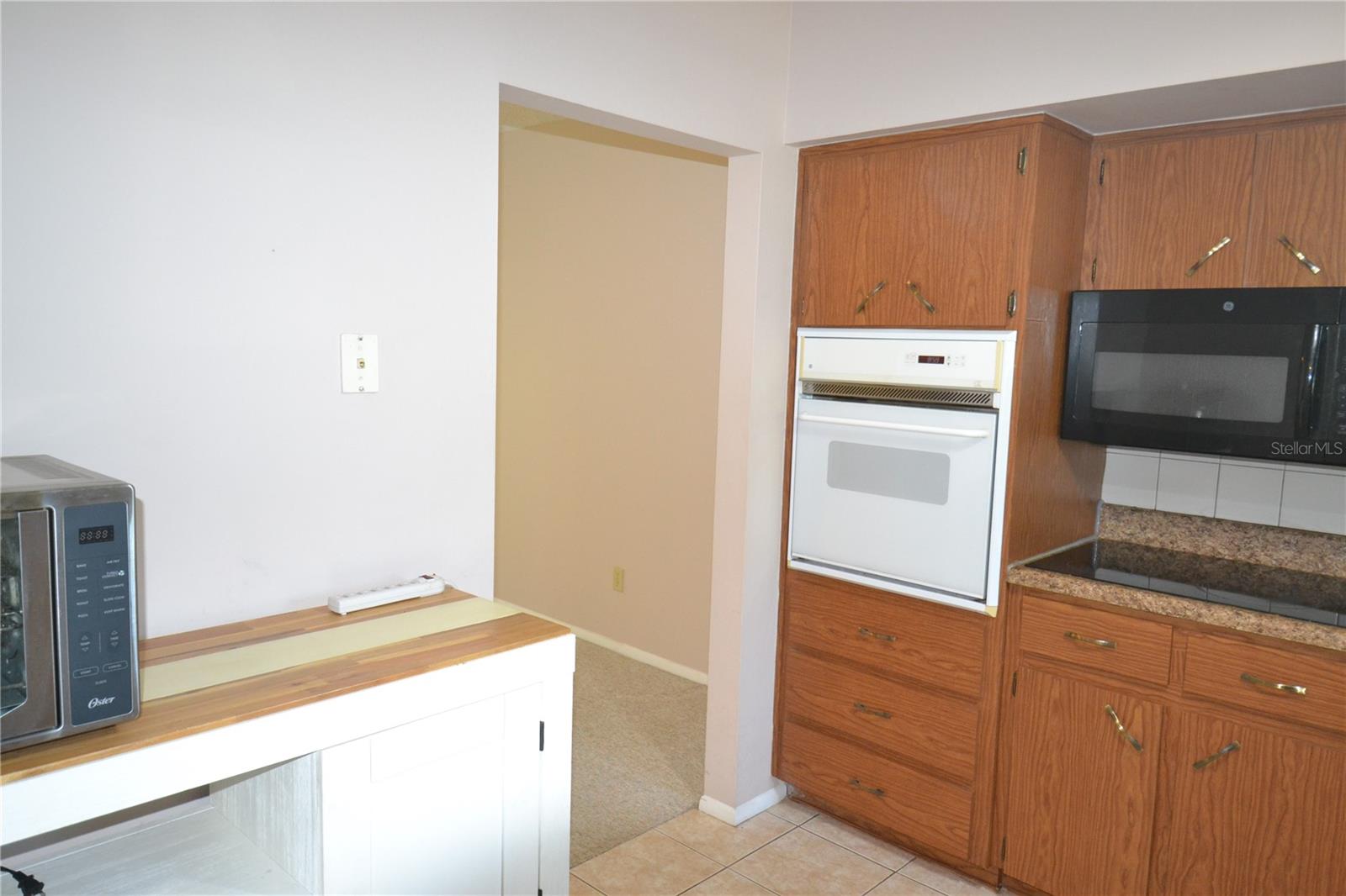ON TOP OF THE WORLD - Residential Lease