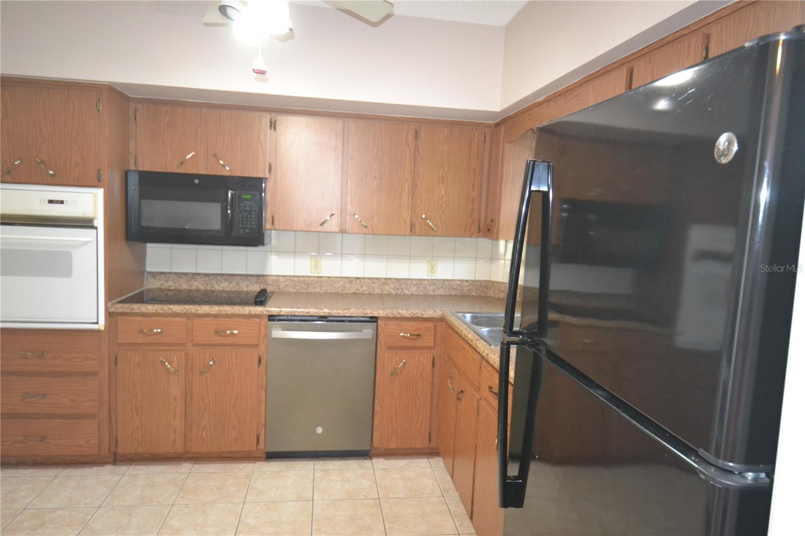 ON TOP OF THE WORLD - Residential Lease