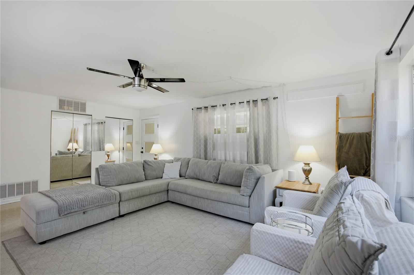 PALM VIEW ESTATES - Residential