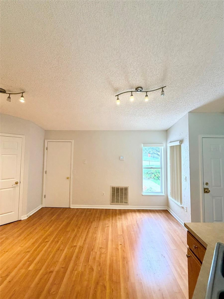 WEKIVA SPGS RESERVE PH 01 - Residential Lease