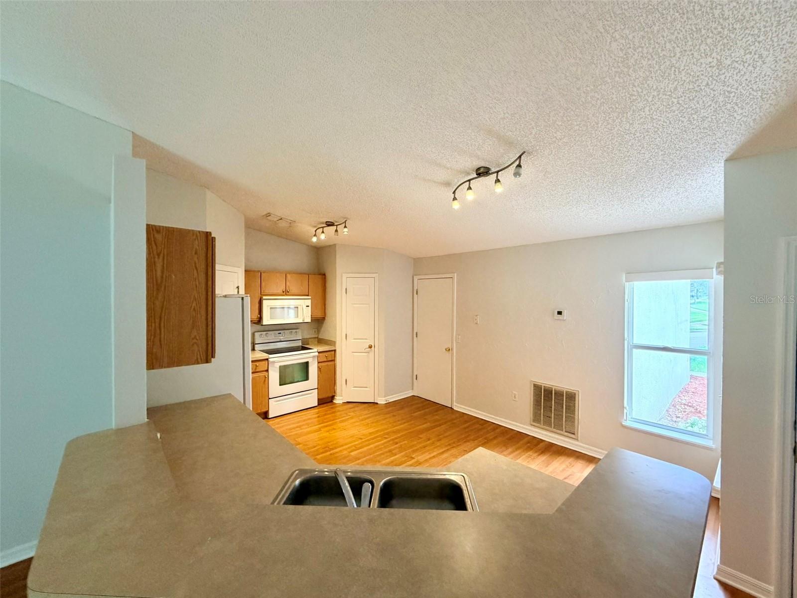 WEKIVA SPGS RESERVE PH 01 - Residential Lease
