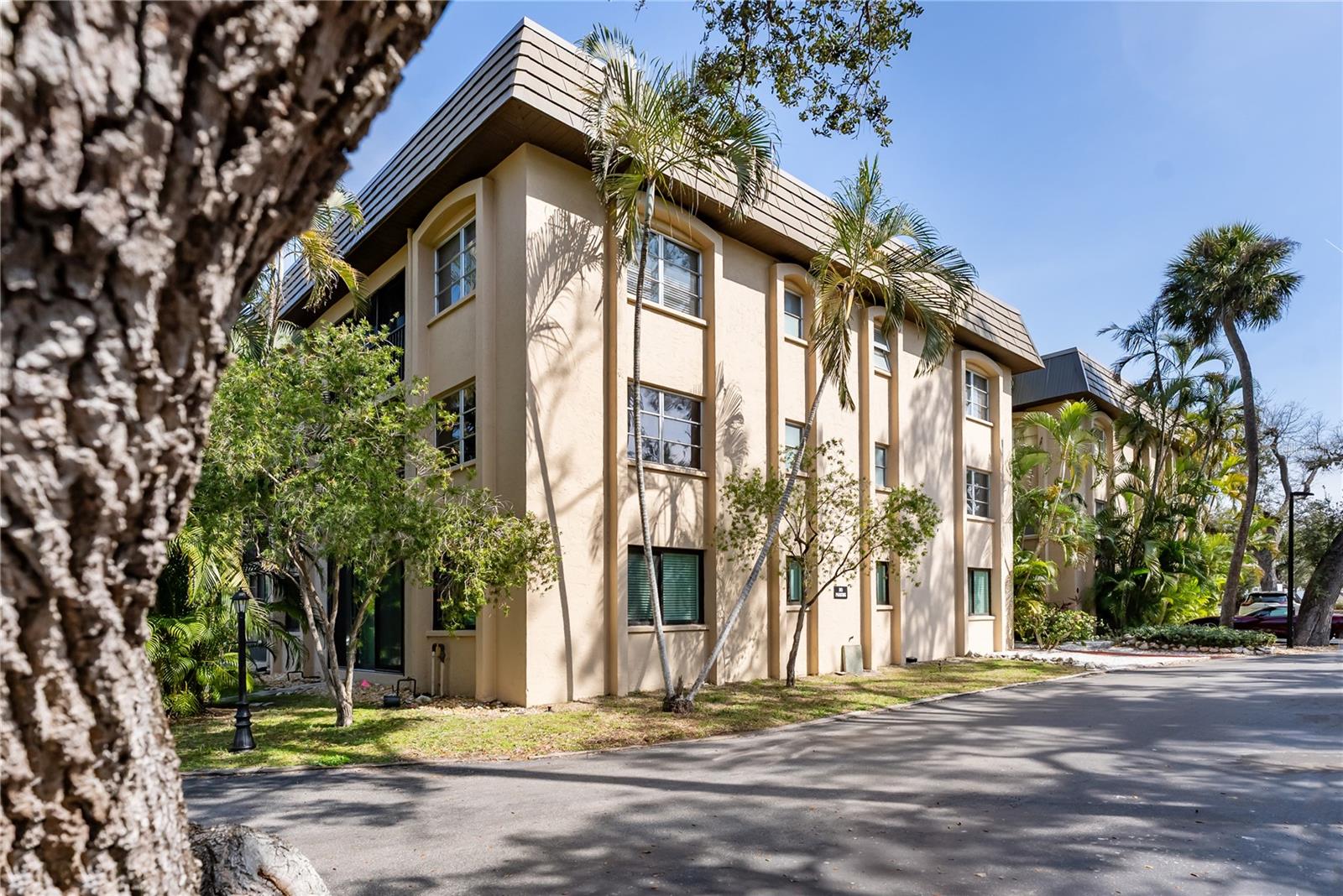 PLAZA GARDENS - Residential