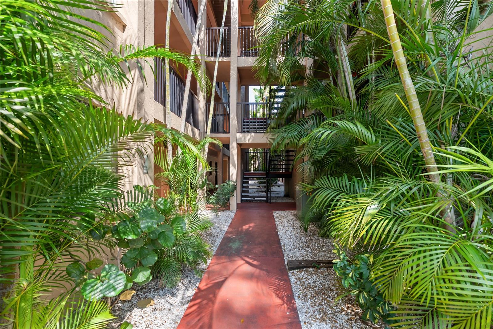 PLAZA GARDENS - Residential