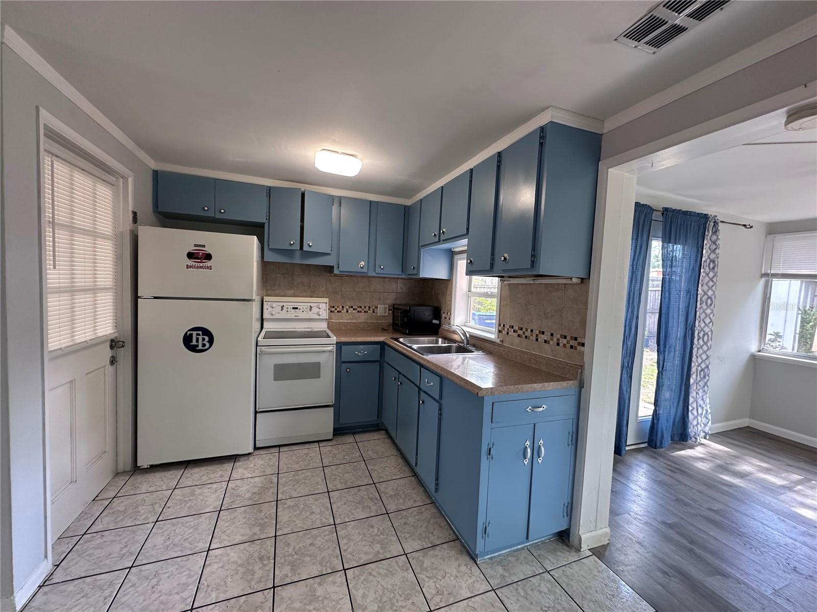 ORANGE LAKE VILLAGE - Residential Lease