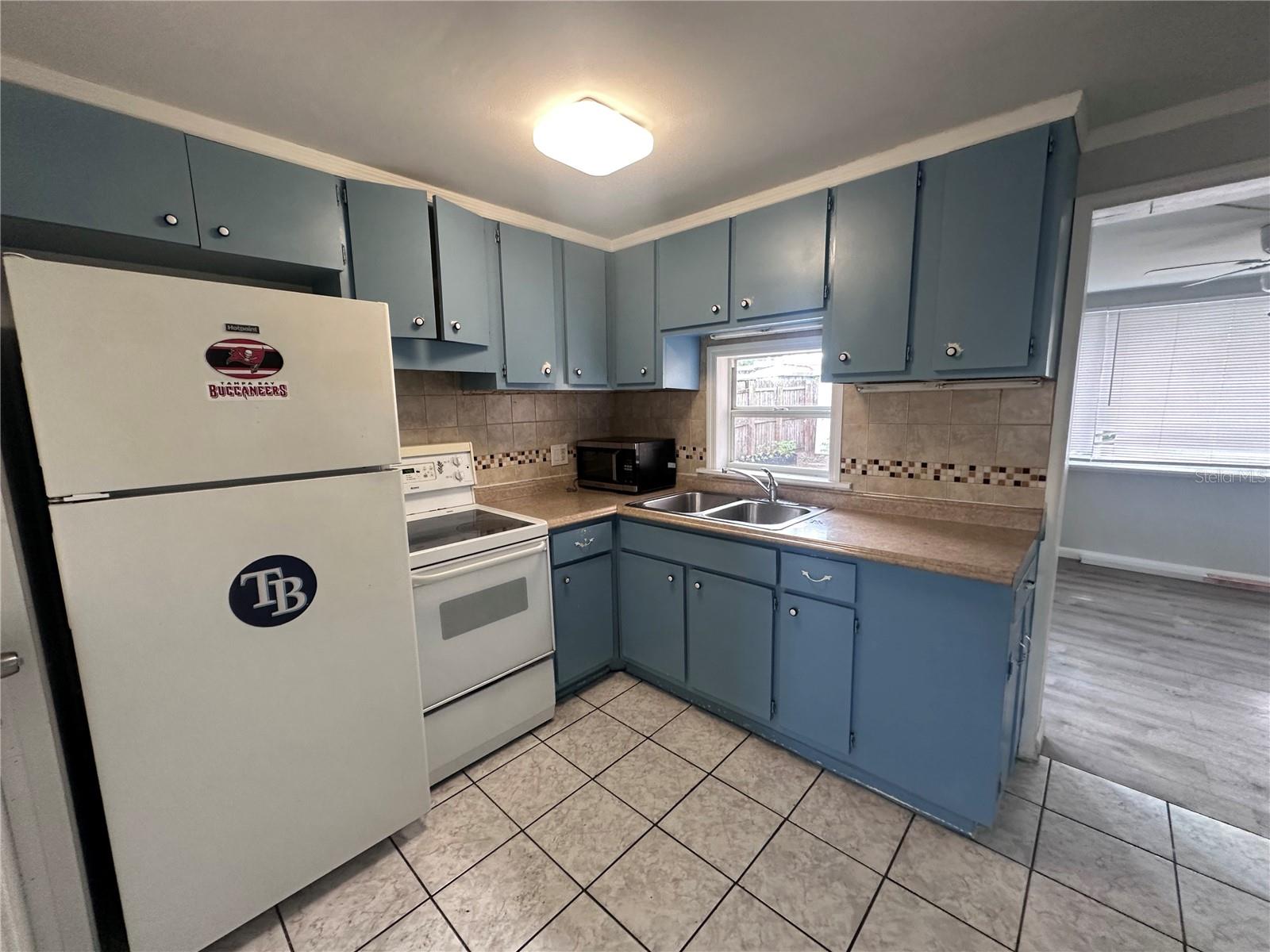 ORANGE LAKE VILLAGE - Residential Lease