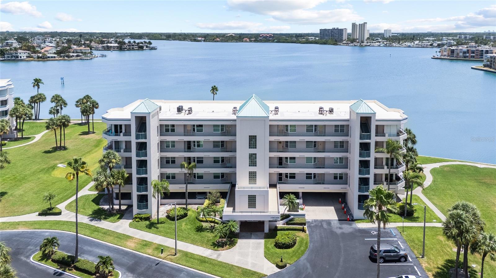 CORAL POINTE - Residential