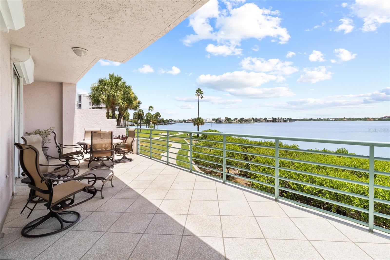 CORAL POINTE - Residential