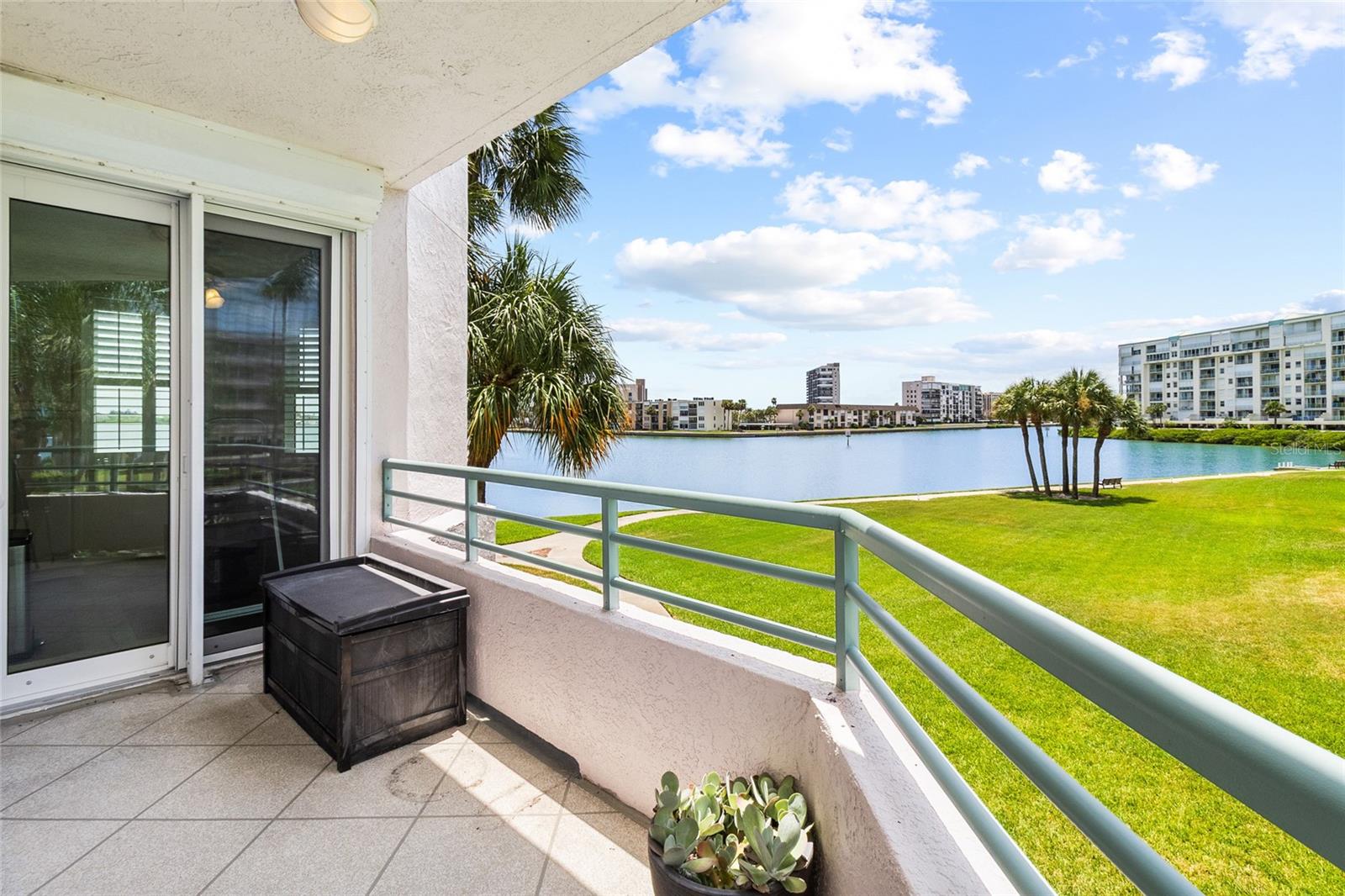 CORAL POINTE - Residential